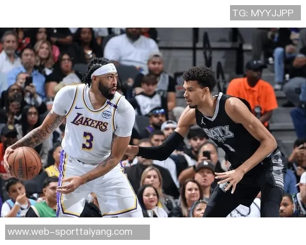 亚历山大解析防守策略对文班亚马的挑战与应对之道 亚历山大解析防守策略对文班亚马的挑战与应对之道